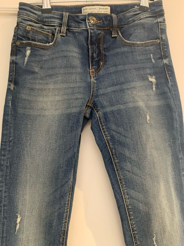 2 vaqueros, pull&bear y stradivarius , tallas 36