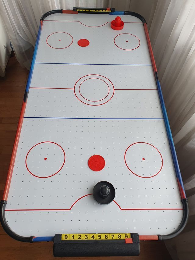 Mesa air hockey , en muy buen estado.