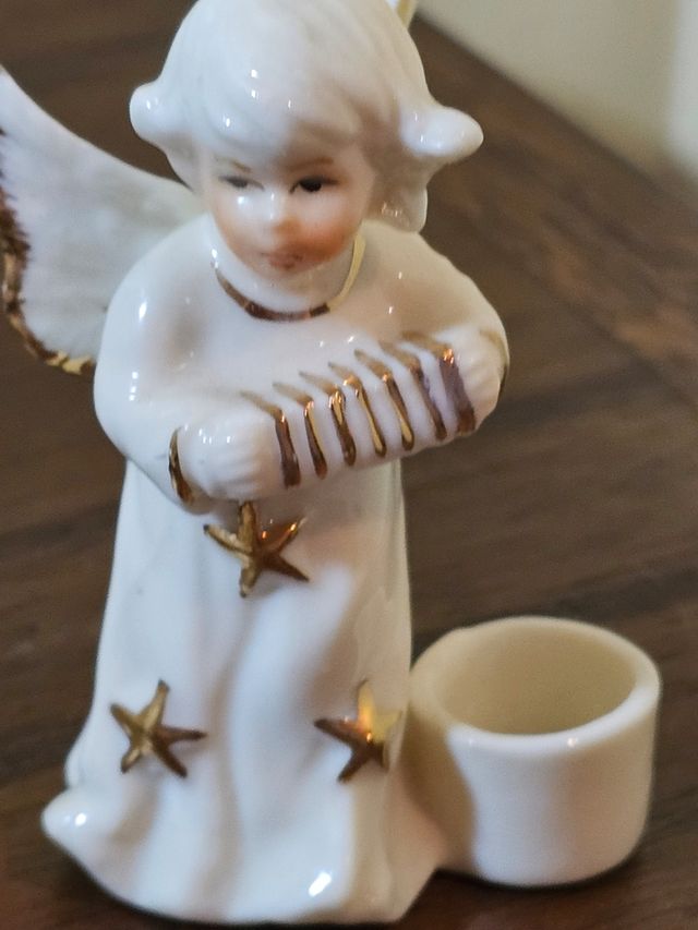 Antiguos ángeles en porcelana de biscuit