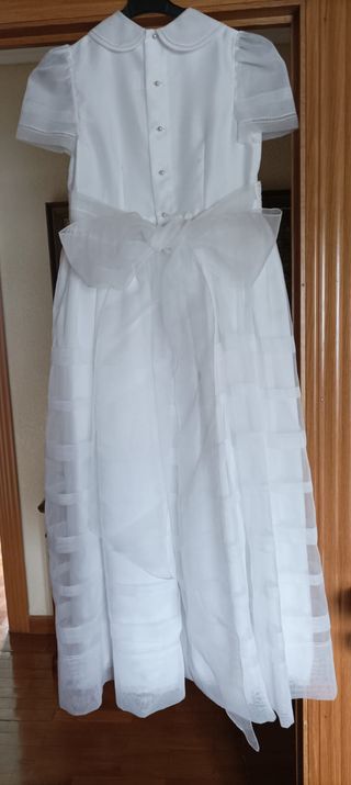 Vestido de comunión de organza, con cancan blanco