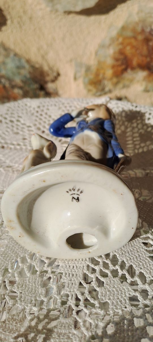 Statuina Bimbo porcellana capodimonte