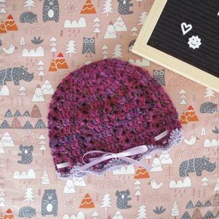 Cappellino bimba con fiocchetto in raso lilla