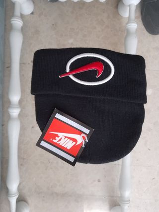 Gorro nike vintage y2k