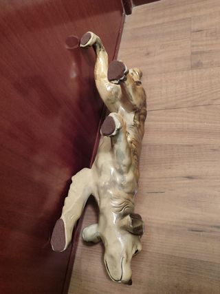 Perro de caza de cerámica