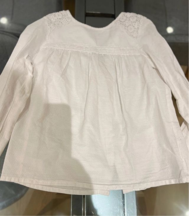 Camisa blanca con bordados niña