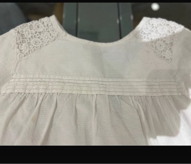 Camisa blanca con bordados niña