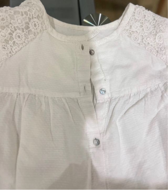 Camisa blanca con bordados niña