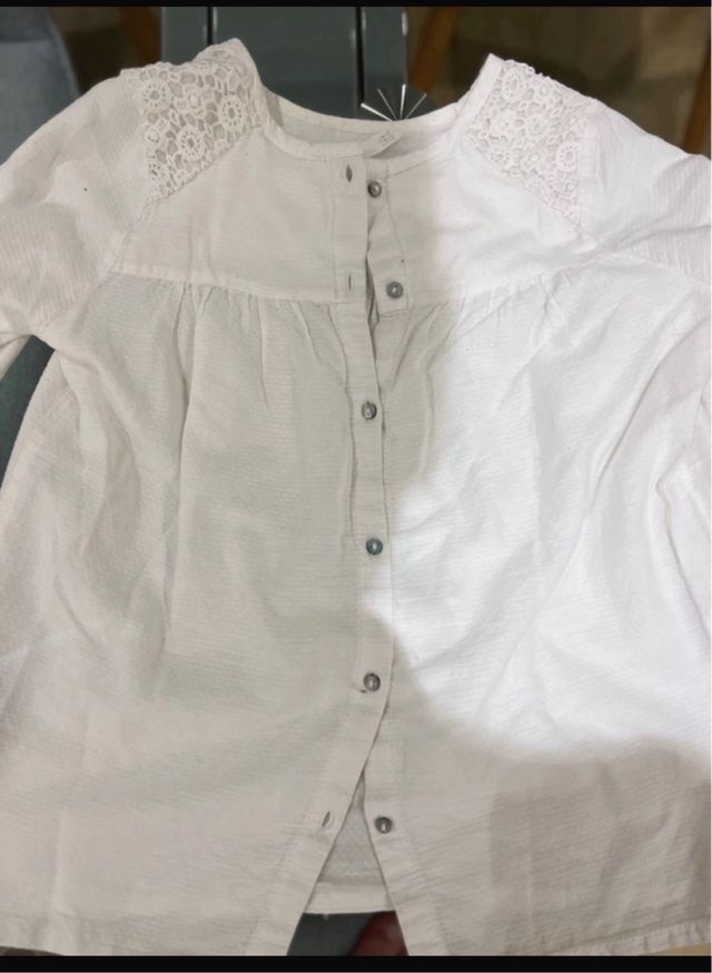 Camisa blanca con bordados niña