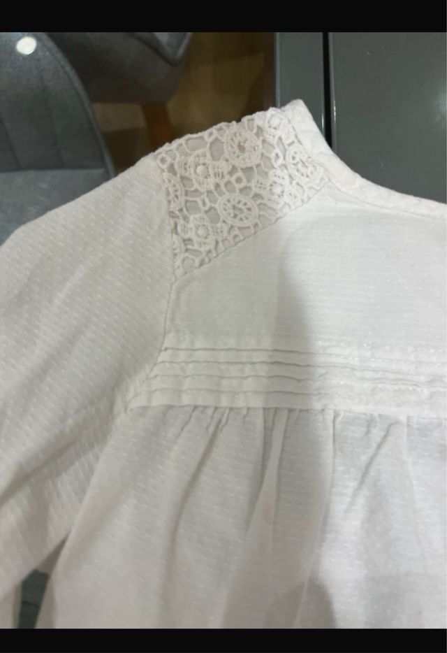 Camisa blanca con bordados niña