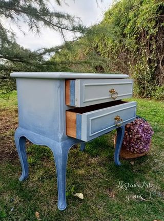 Mesita de noche vintage restaurada BRETAÑA