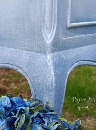 Mesita de noche vintage restaurada BRETAÑA