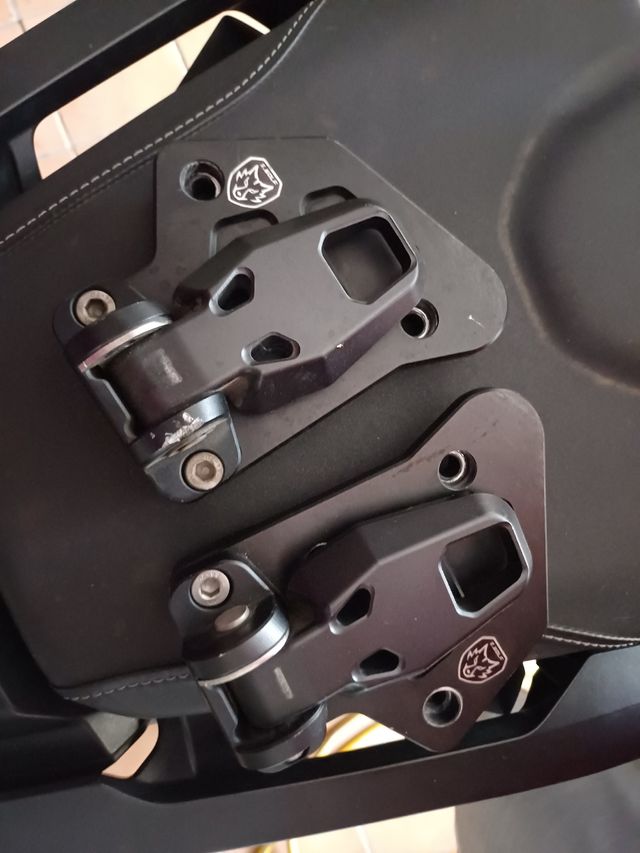 Poggiapiedi Honda x adv