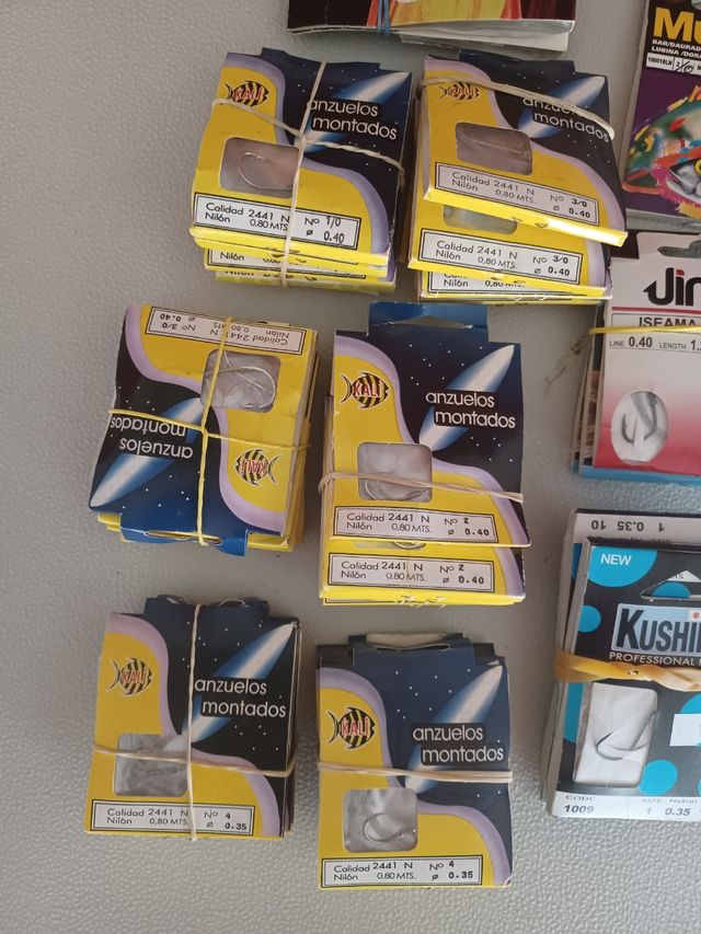 50 paquetes anzuelos empatillados. 