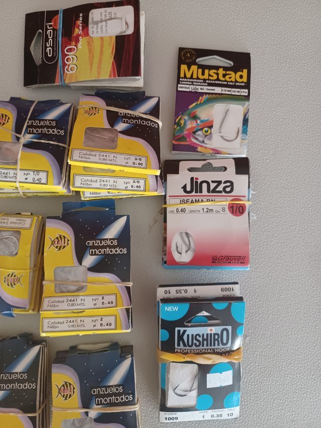 50 paquetes anzuelos empatillados. 