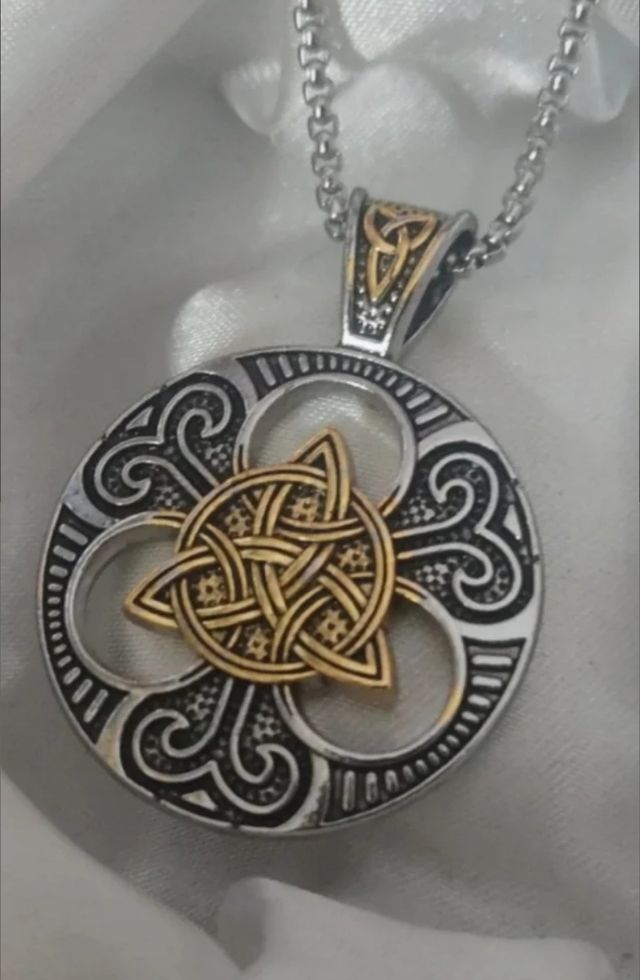 COLGANTE CÉLTICO MACIZO