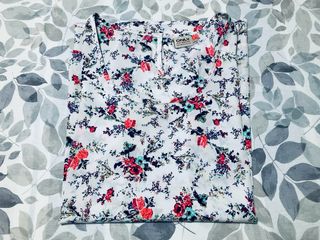 Camiseta Blanca De Tirantes Con Flores Talla S