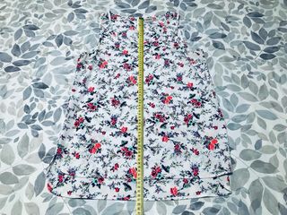 Camiseta Blanca De Tirantes Con Flores Talla S