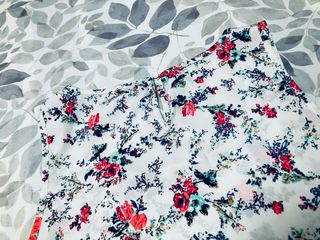 Camiseta Blanca De Tirantes Con Flores Talla S