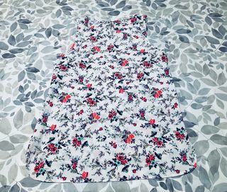 Camiseta Blanca De Tirantes Con Flores Talla S