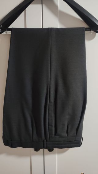 Traje negro con chaleco