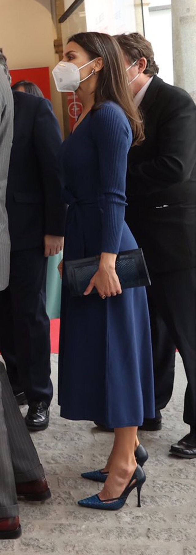 Vestido azul ajustado Massimo Dutti (99’90€)