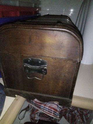 Baúl cofre de madera y cuero
