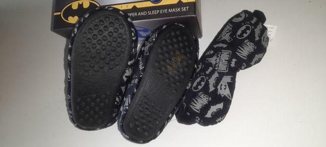 Pantufas e tapa-olhos Batman