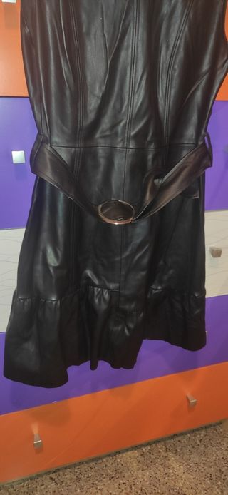 Vestido efecto piel con cinturón L