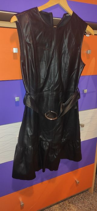 Vestido efecto piel con cinturón L