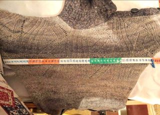 Vestido comprido em malha com bolsos