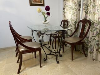 Mesas de cristal y forja