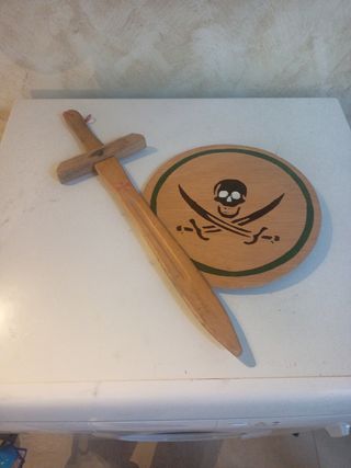 Lote espada y escudo de madera