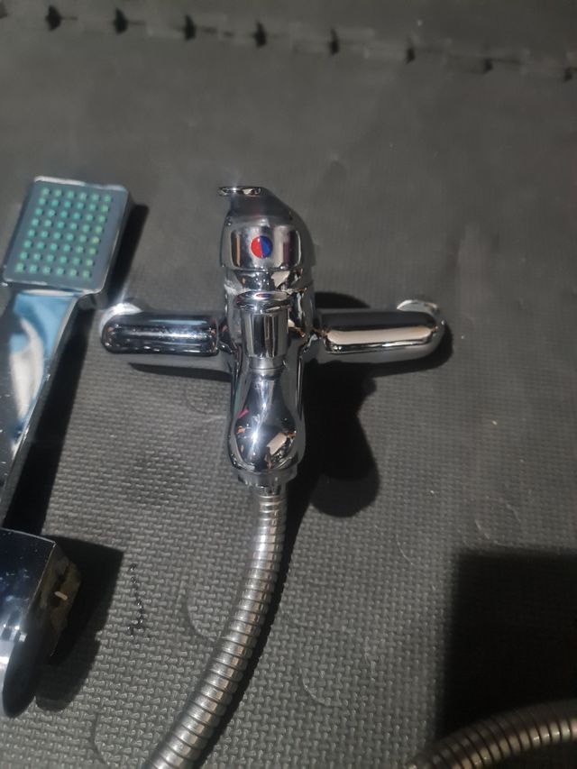 MONOMANDO CON DUCHA EN METAL