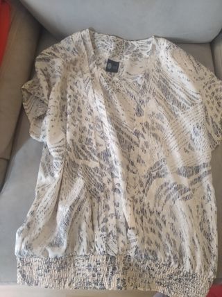 Blusa beige y azul talla s