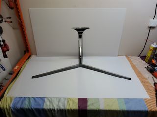Soporte o patas de una tv samsung 65 pulgadas