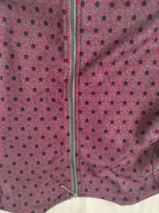 Vestido gris con flores de Kling