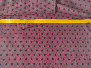 Vestido gris con flores de Kling