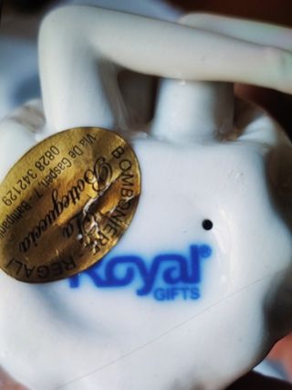 Ballerina seduta di porcellana finiss