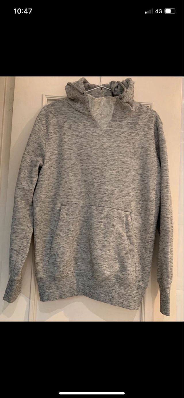 sudadera gris de berska! tipo canguro