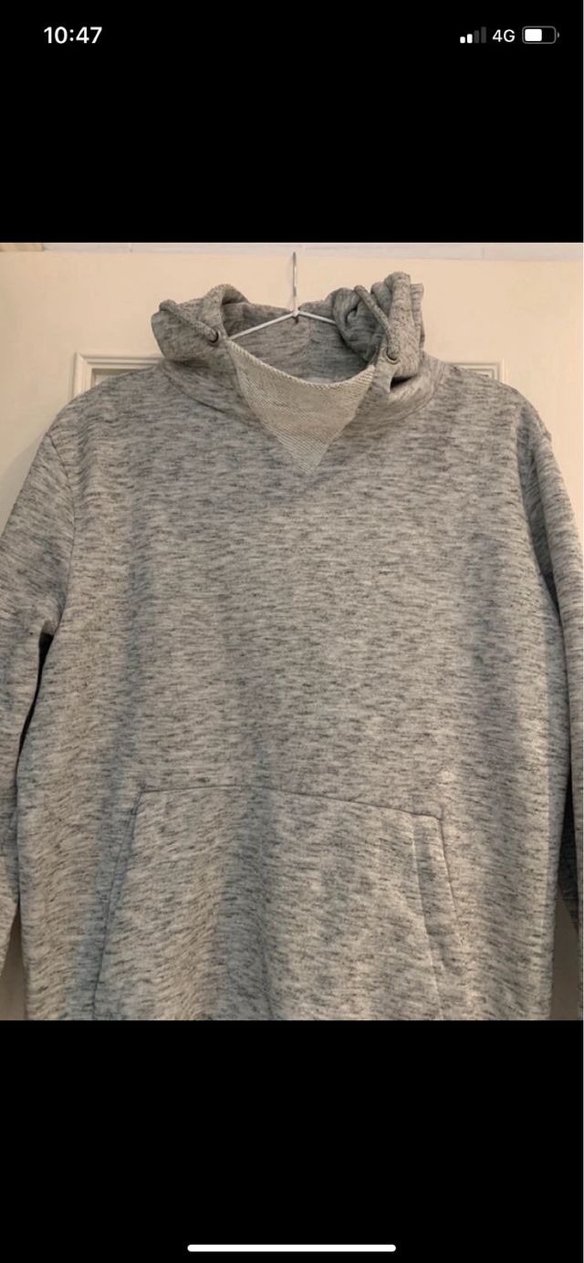 sudadera gris de berska! tipo canguro