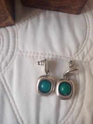 Conjunto de collar y pendientes 