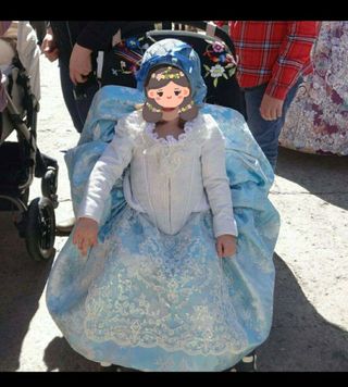 Traje de fallera de niña