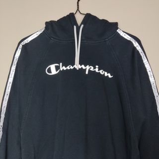 Sudadera negra Champion oversize cropped
