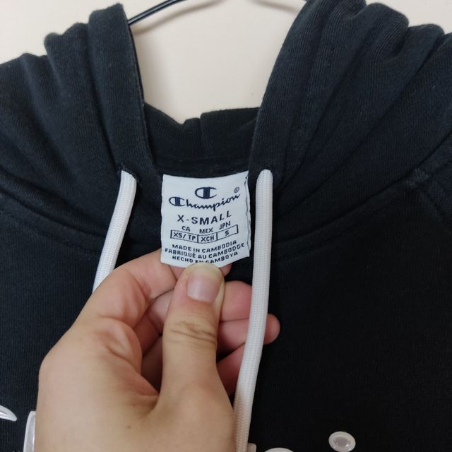 Sudadera negra Champion oversize cropped