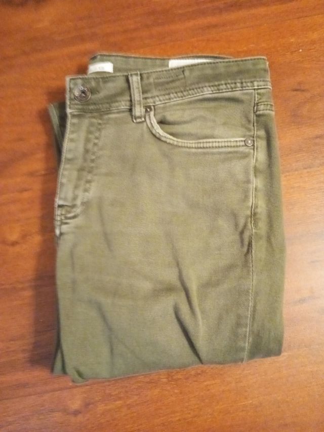 Pantalón chino verde. Talla 33. GAS