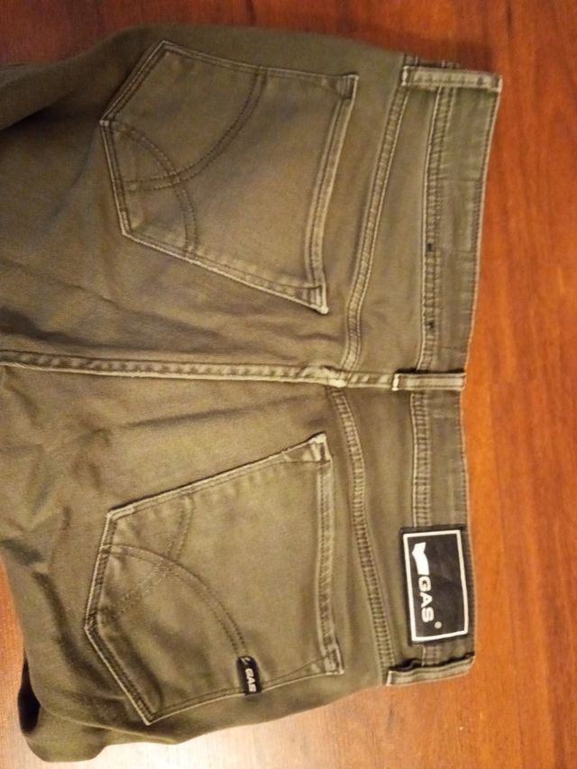 Pantalón chino verde. Talla 33. GAS