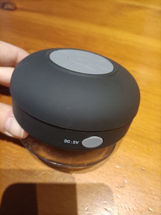 Cassa bluetooth resistente all'acqua