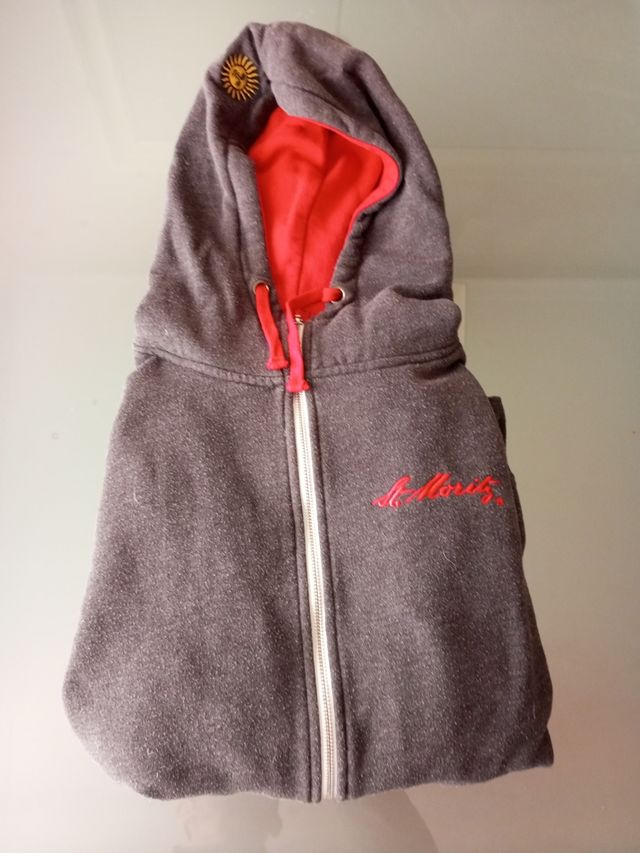 Sudadera gris. Talla L