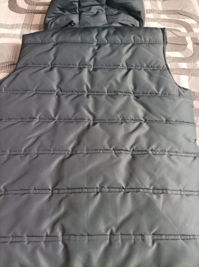 CHALECO CHICO  ACOLCHADO Con Capucha ( JACK JONES)