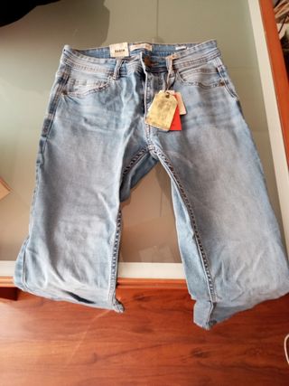 Pantalón vaquero azul claro skinny